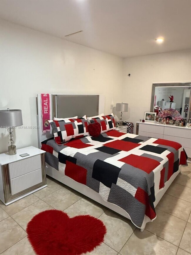 Building Photo - 9829 SW 221st St Rd