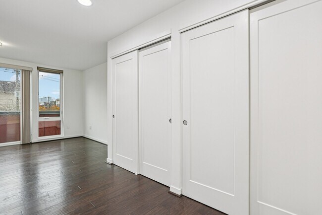 Building Photo - 256 E Roanoke St