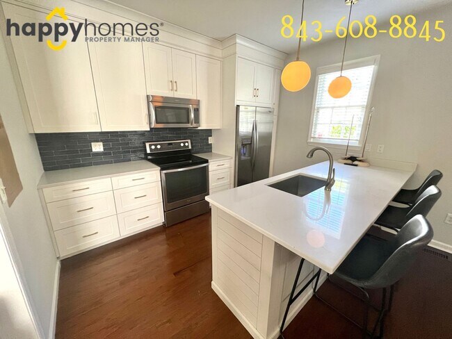 Building Photo - Beautiful 3 bedroom 3 full bath home locat...