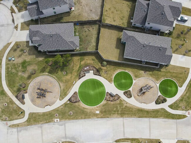 Building Photo - 16435 Big Hickory Dr
