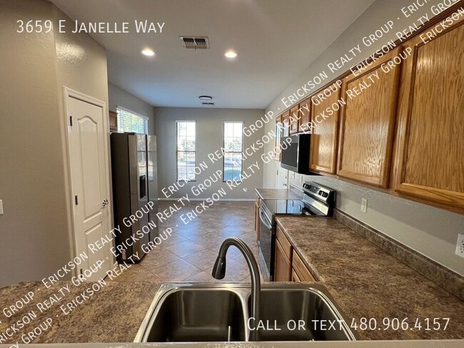 Building Photo - 3659 E Janelle Way