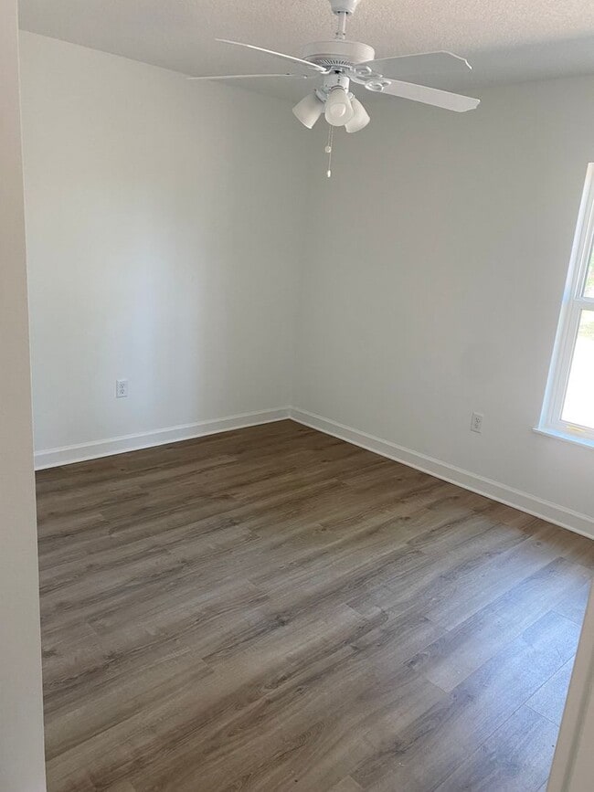 Building Photo - 3 Bedroom, 2 Bathroom home for rent