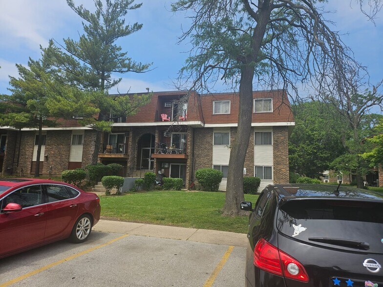 Building Photo - 580 Hill Dr