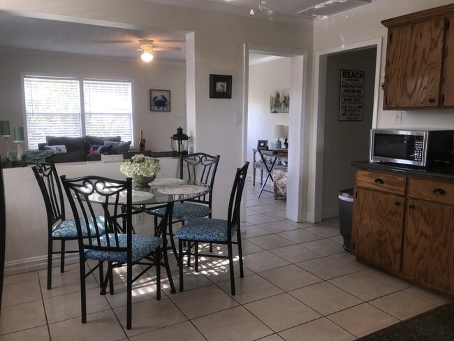 Building Photo - 818 Mccune Ct