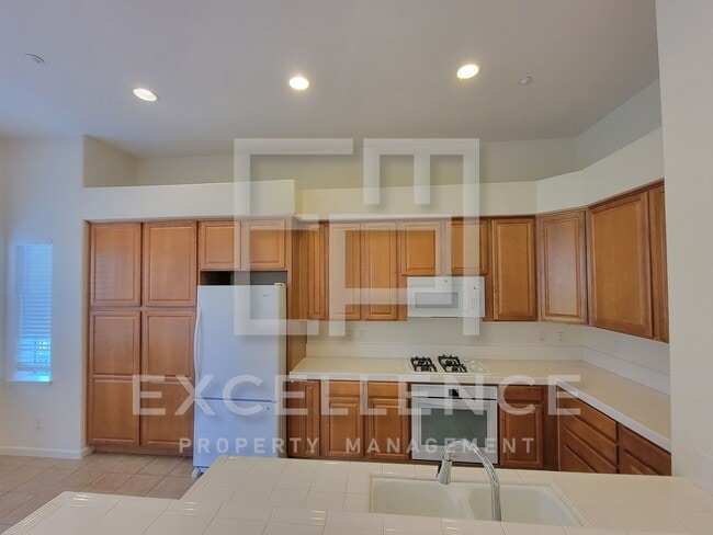 Building Photo - Spacious 3/2.5 Located In Communication Hills, With Two 1 Car Garages, W/D & Large Master Retreat