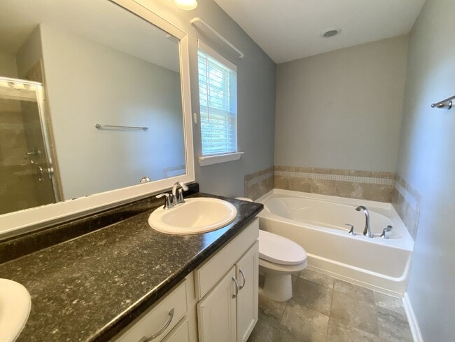 Building Photo - Four-Bedroom Home for Rent in Palmetto Poi...