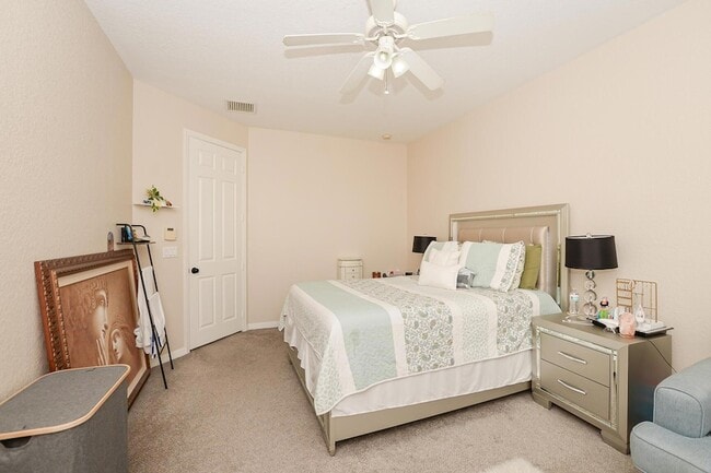 Building Photo - 9949 E Villa Cir