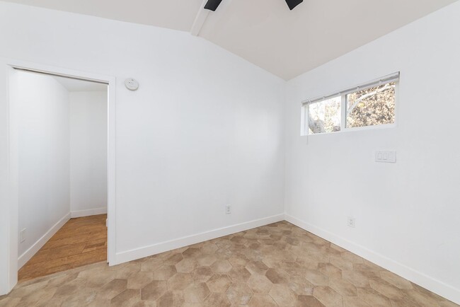 Building Photo - Beautiful Remodeled 1 Bedroom!