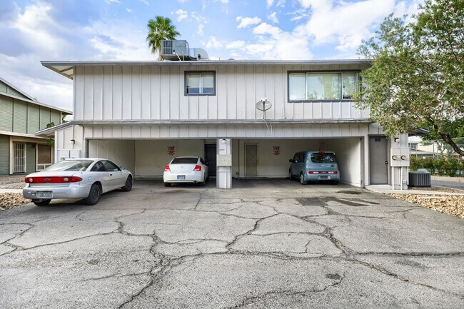 Building Photo - Cozy 2-Bedroom Apartment with Community Amenities