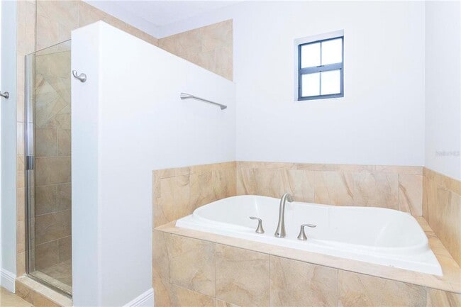 Building Photo - 4417 W Kensington Ave