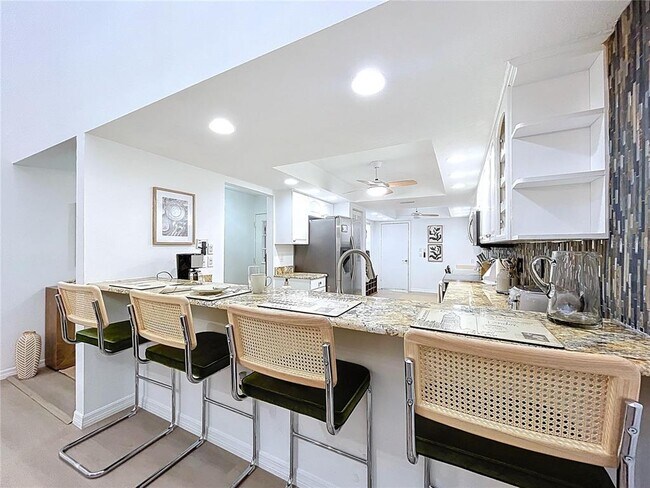 Building Photo - 4646 La Jolla Dr