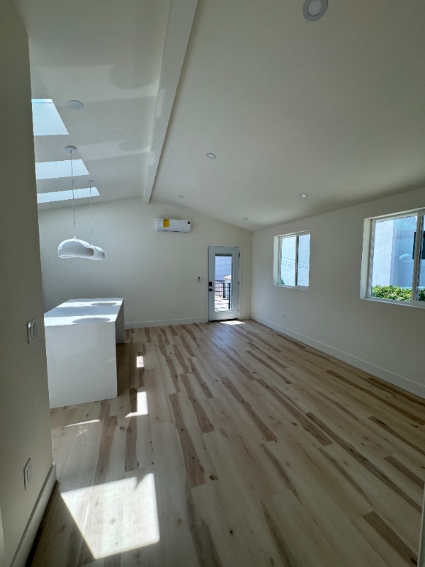 Building Photo - 315 6th Ave