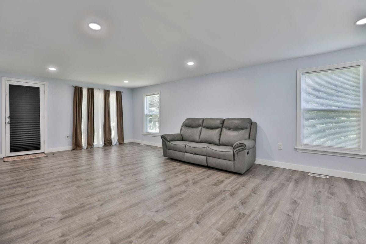 Building Photo - 151 Tolles St