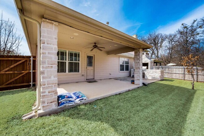 Building Photo - Gorgeous 3 Bed, 2 full bath gem located in the heart of the sought-after Chadwick Farms