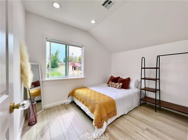 Building Photo - 24033 1/2-24032 Welby Way
