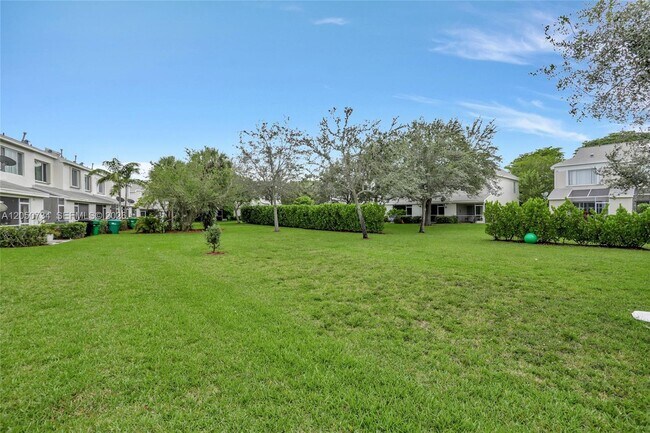 Building Photo - 7921 Sanibel Dr