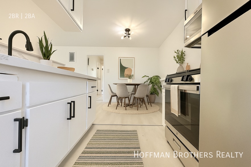 Building Photo - 700 Glenway Dr