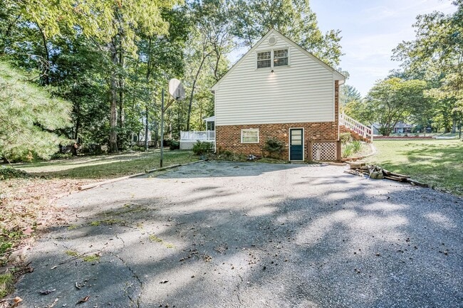 Building Photo - Generously Sized Midlothian Home Move In R...