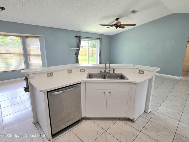 Building Photo - 4445 Greenhill St