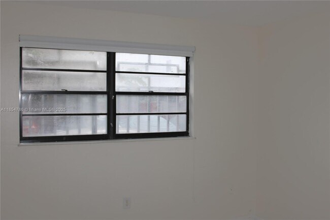 Building Photo - 2260 W 55th St