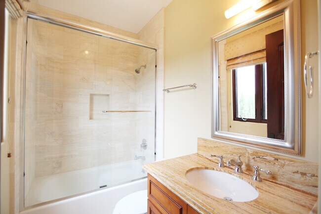 Building Photo - Luxury 3 bed 3 bath home available for rent in Malibu!