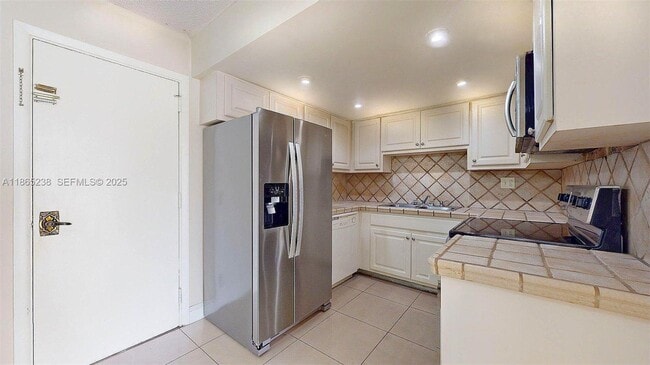 Building Photo - 13953 Kendale Lakes Cir