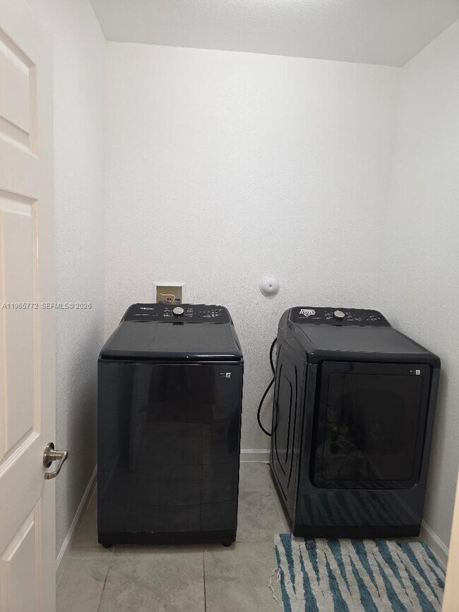 Building Photo - 24122 SW 117 Path