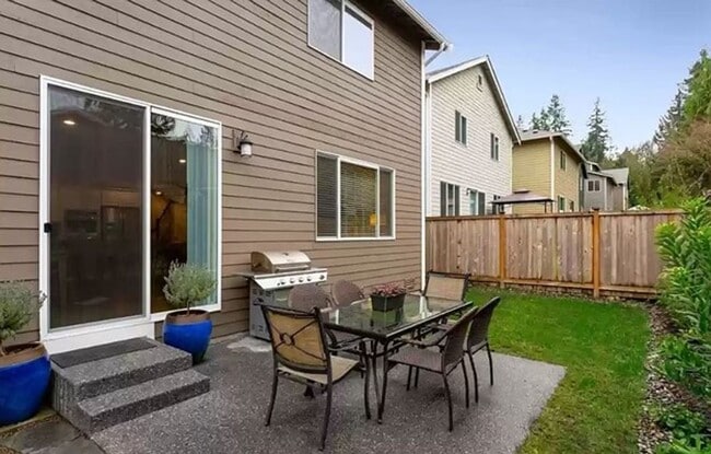Building Photo - Gorgeous home with 4 Bedroom and 2.5 Bathroom