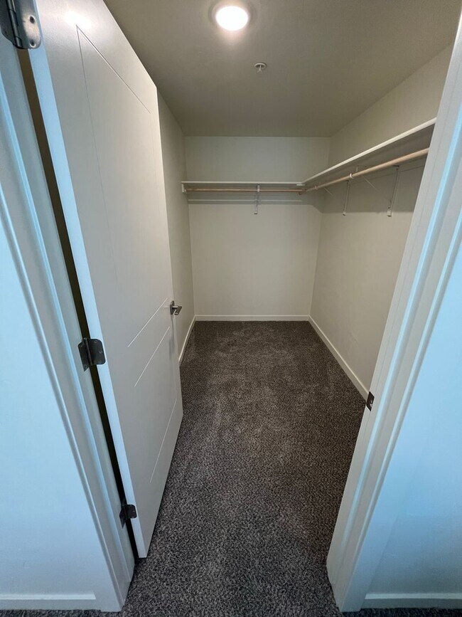 Building Photo - 4715 Lexington sky lane