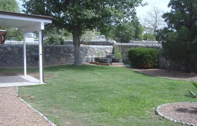 Building Photo - 746 Martha Gale Dr