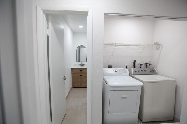 Building Photo - 1619 Cypress Pointe Dr