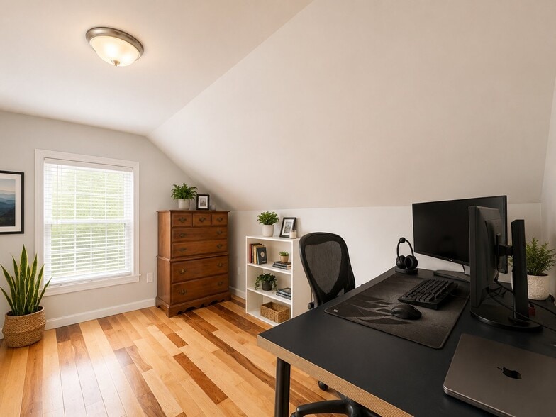 Building Photo - 35 Sumac St