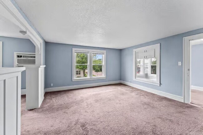 Building Photo - 3003 California St NE