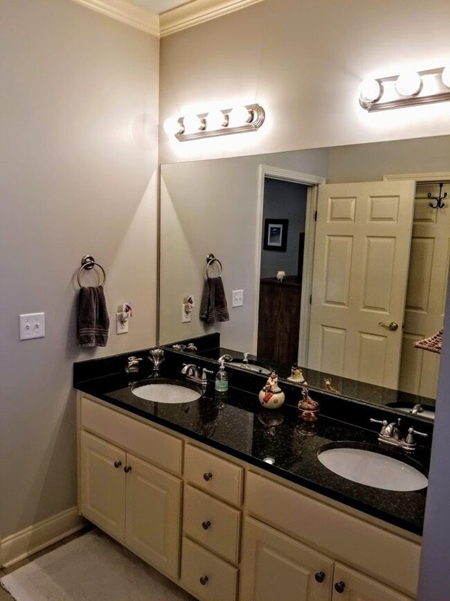 Building Photo - 213 Cherrybark St