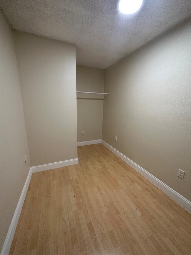 Building Photo - 17911 Ave