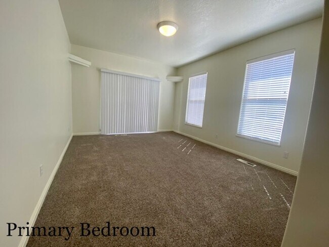 Building Photo - SPACIOUS HOME FOR RENT!