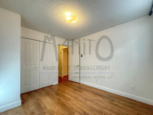 Building Photo - Spacious South Hill Condo