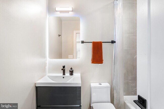 Building Photo - 1028 Bladensburg Rd NE