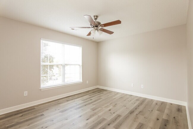 Building Photo - 4834 Hopewood Ln