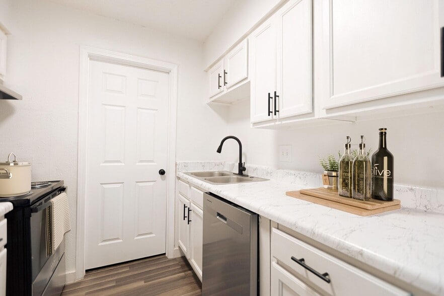 Primary Photo - Adar at Golden Gate