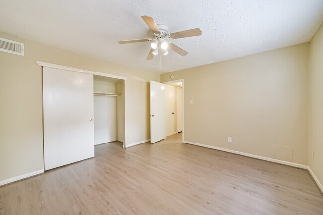 Building Photo - 3 Hedgebell Ct