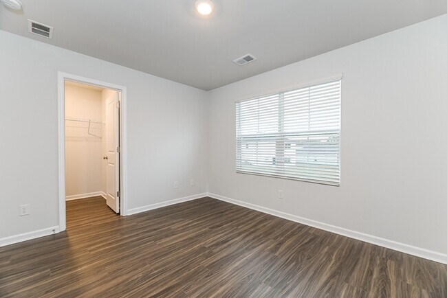 Building Photo - 241 Clydesdale Cir