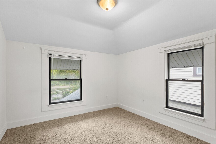 Building Photo - 1134 Saint Joseph Blvd