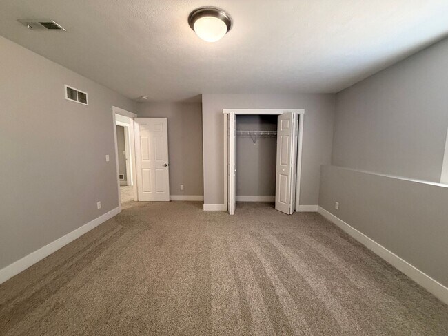 Building Photo - 1627 Hamlet Dr
