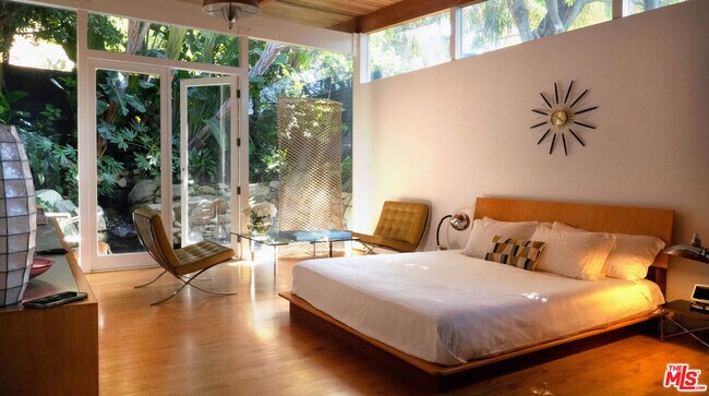 Building Photo - 15146 Mulholland Dr