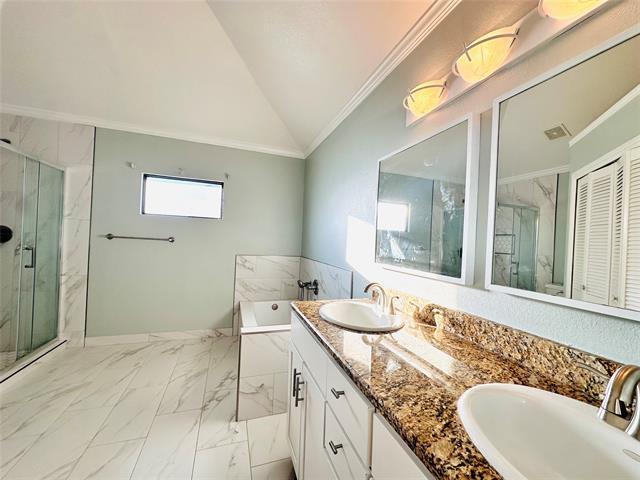 Building Photo - 2032 Greenview Dr