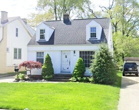 Building Photo - 3 BED 1 BATH BEAUTIFUL SINGLE FAMILY HOME ...