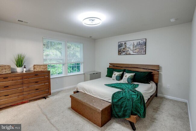 Building Photo - 104 Levis Dr