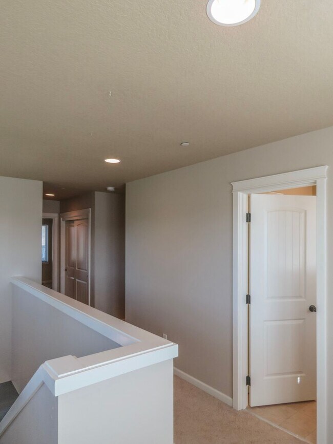 Building Photo - 3 Bedroom Corner lot Coming Soon in Carlton !