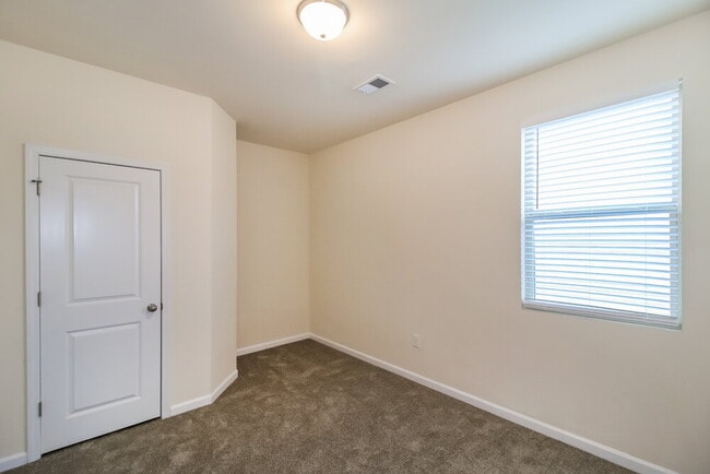 Building Photo - 520 Overo Dr